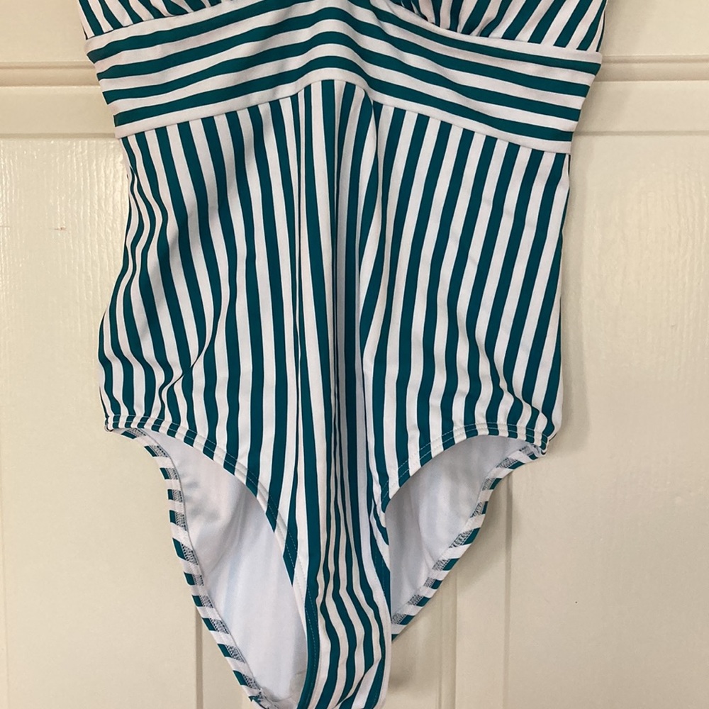 NWT New Cocoship one piece Swimsuit Sz 6 Ruffles Green White Bathing Suit Womens - Picture 3 of 10